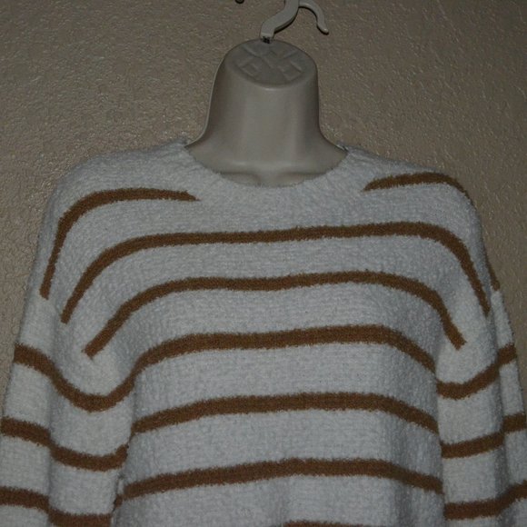 $395 Sz M Vince Striped Fuzzy Boucle Knit Waffle Stitch Crew Neck Sweater - Picture 3 of 7